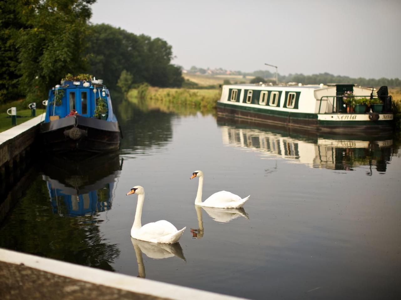 Lovely Static Caravan At Billing Aquadrome Villa Northampton Exterior photo